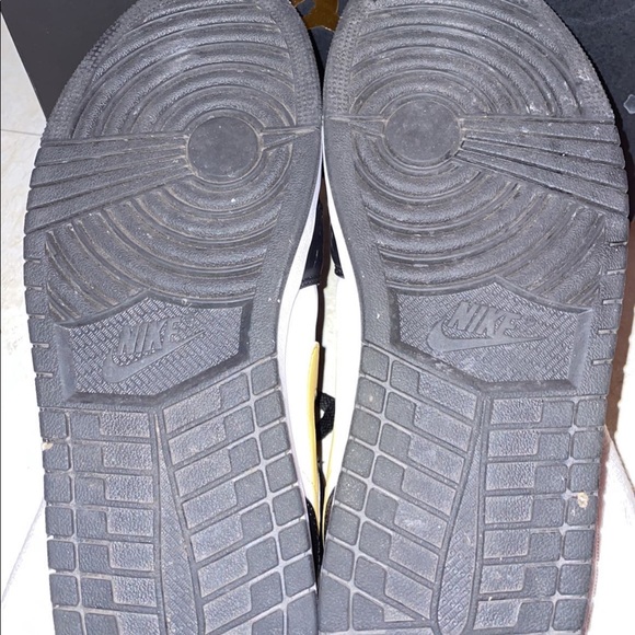 Air Jordan 1 Mids - Picture 4 of 5